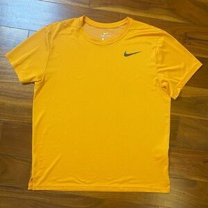 GUC Men’s Size Large, Nike Dri-Fit Orange Short Sleeve Crew Neck T-shirt